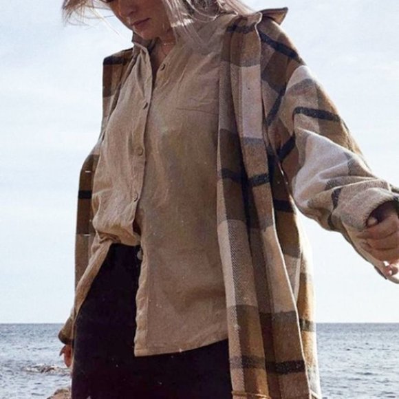 Minimalist Button Down Longline Khaki - Picture 11 of 12